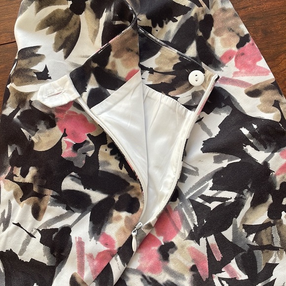 RW & Co. Floral pencil skirt. Size 2. - Picture 3 of 4